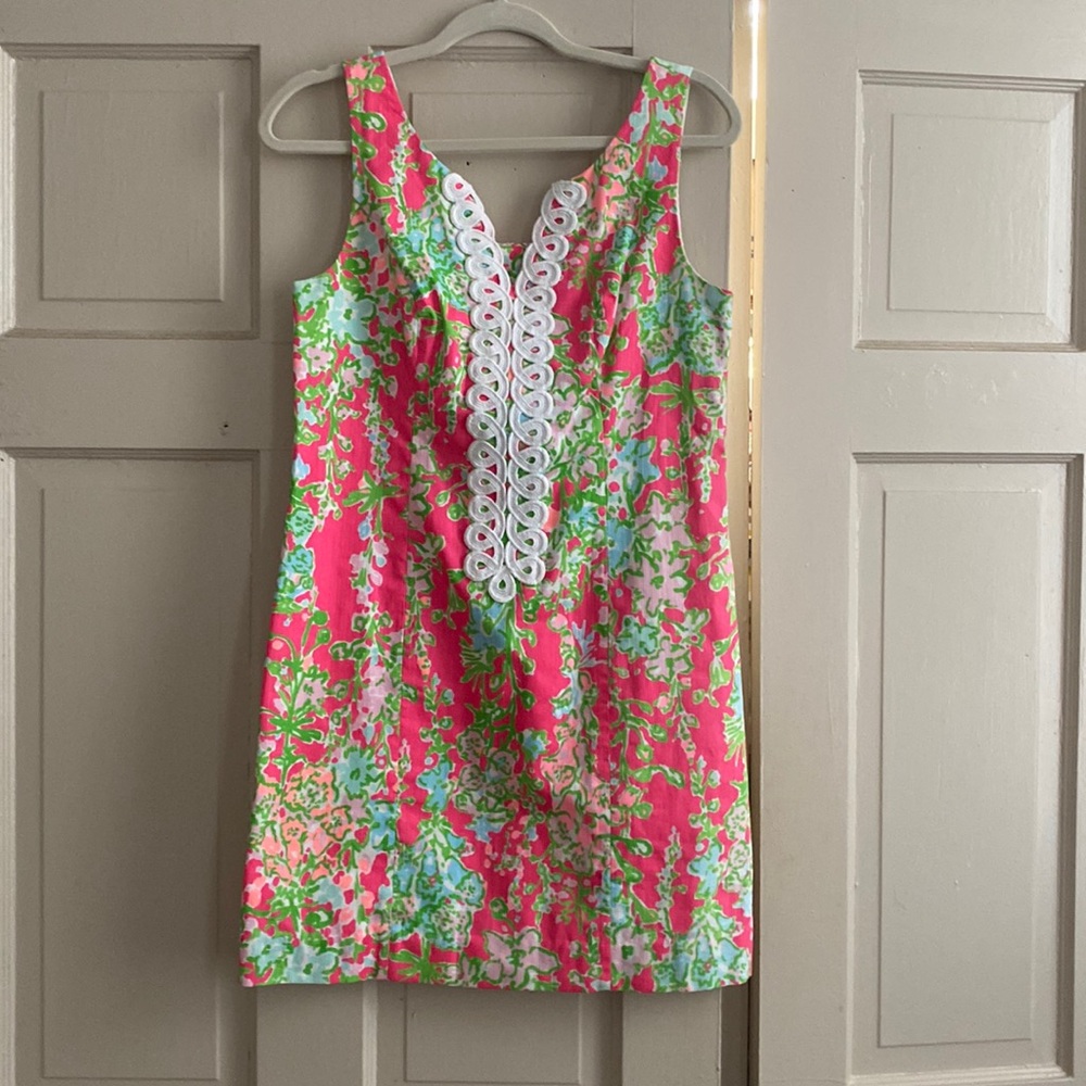 Like new, Lilly Pulitzer shift dress! Only worn once looks brand new!